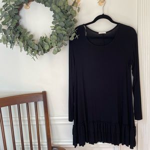 Easel size M black ruffle tunic top